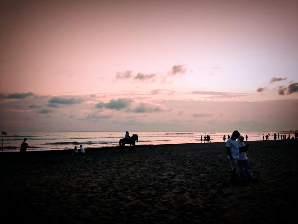 Long Beach Hotel Pangandaran Esterno foto