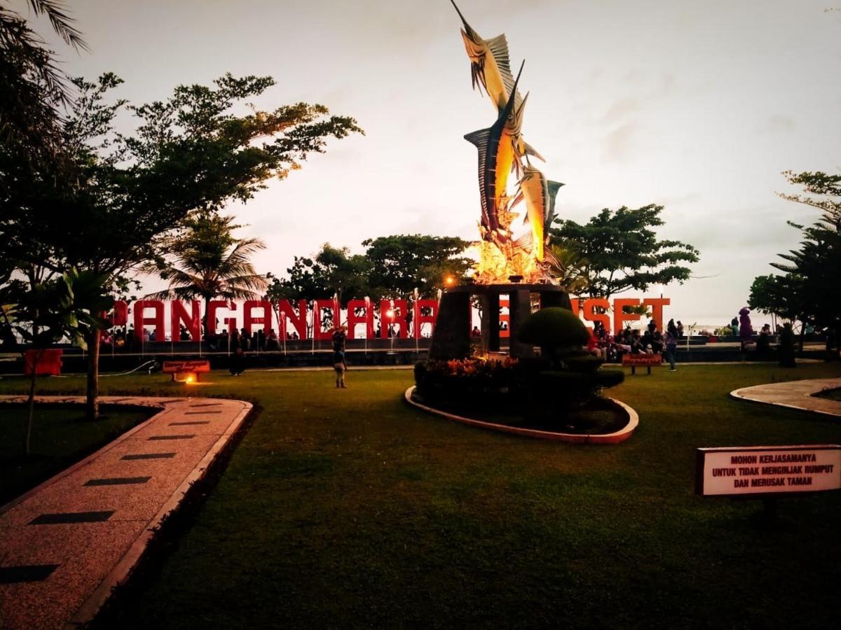 Long Beach Hotel Pangandaran Esterno foto