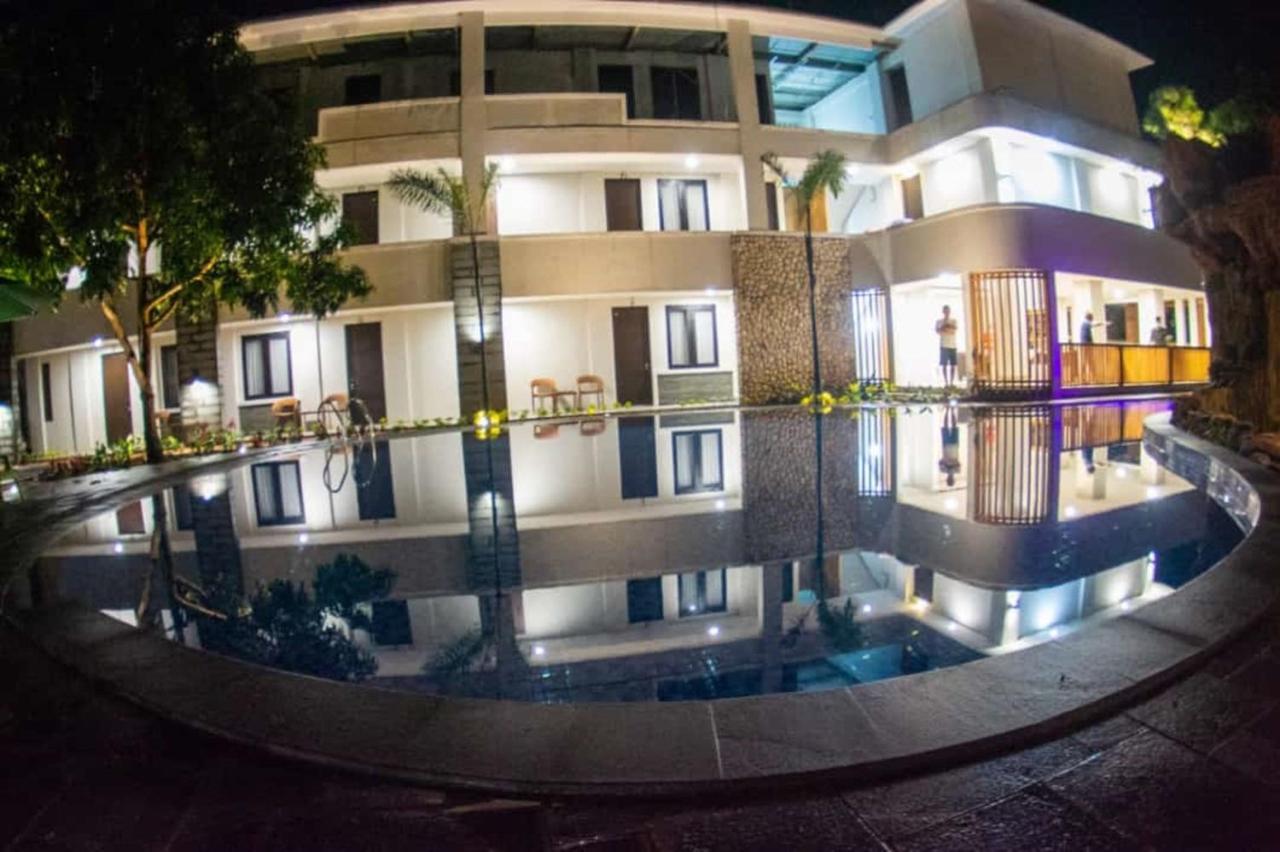 Long Beach Hotel Pangandaran Esterno foto