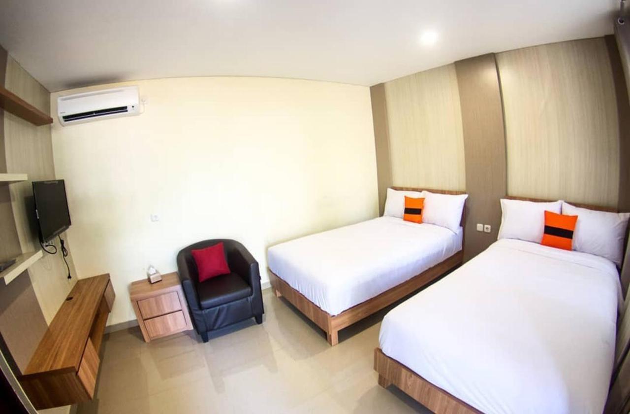 Long Beach Hotel Pangandaran Esterno foto