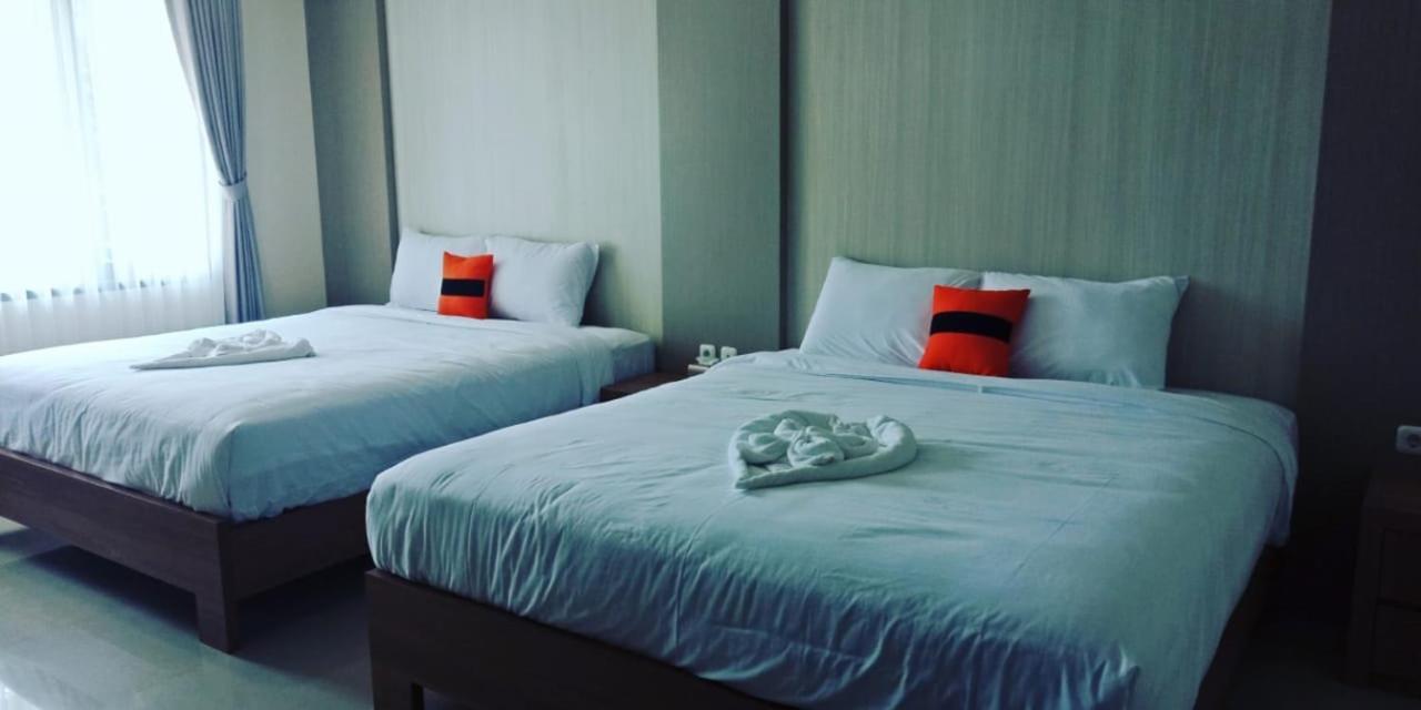 Long Beach Hotel Pangandaran Esterno foto