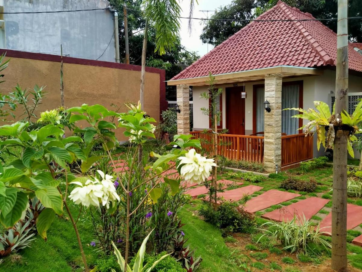 Long Beach Hotel Pangandaran Esterno foto