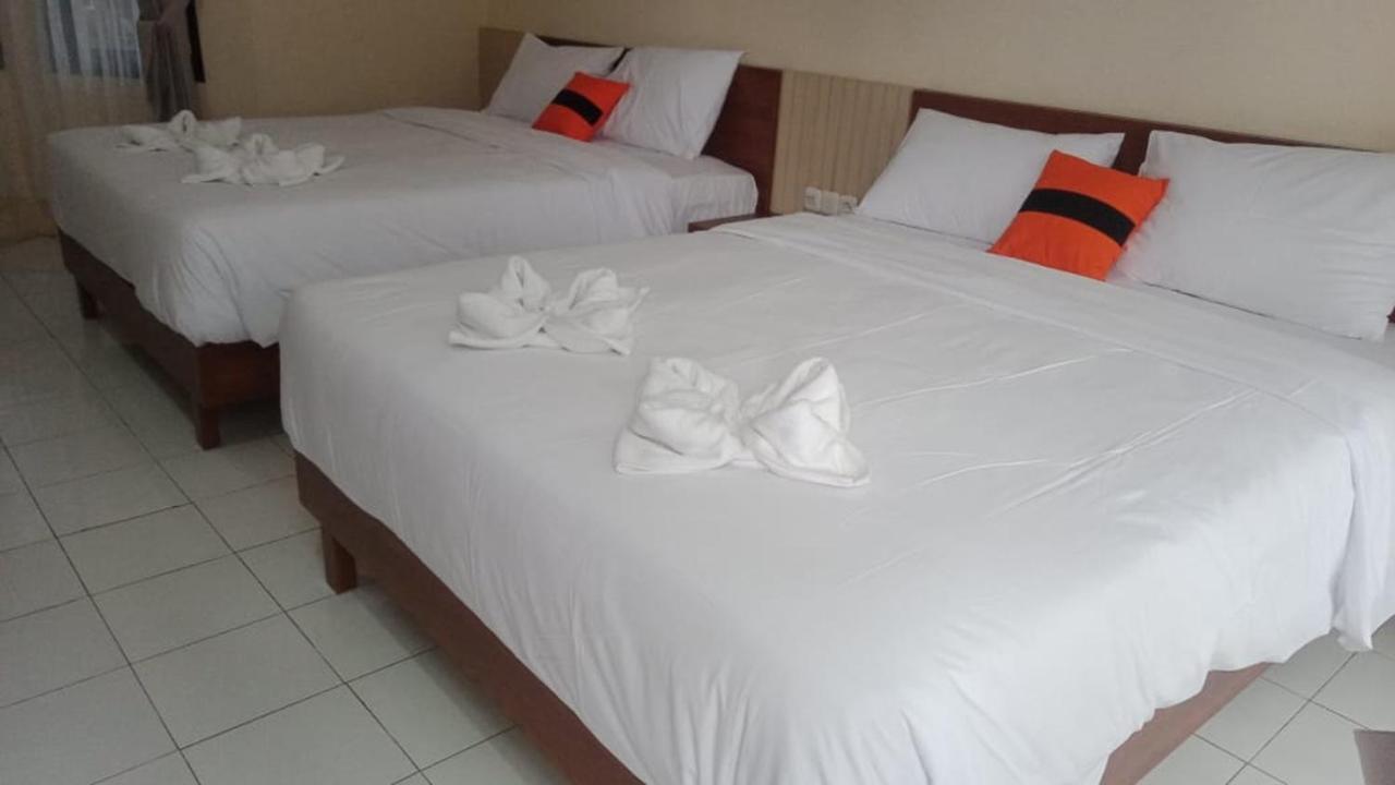 Long Beach Hotel Pangandaran Esterno foto