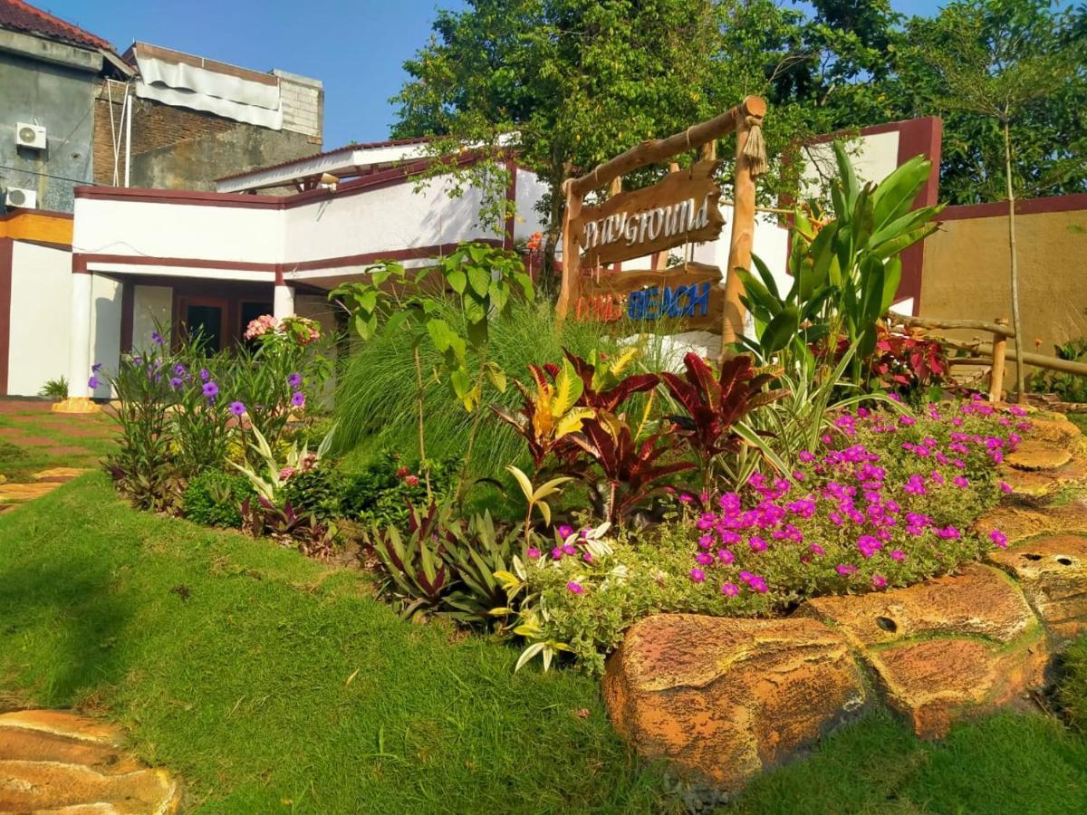 Long Beach Hotel Pangandaran Esterno foto