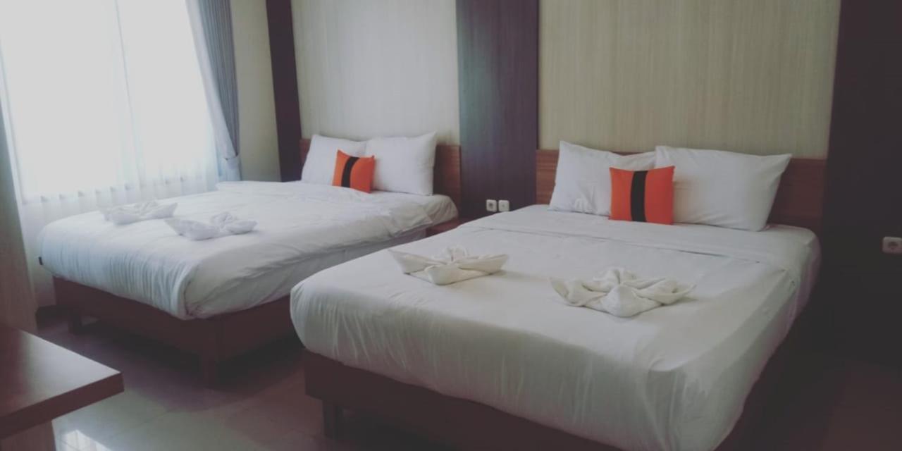 Long Beach Hotel Pangandaran Esterno foto